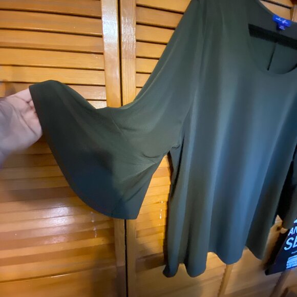 URBAN AFFAIR Blouse with bell sleeves, Size 3X - Picture 3 of 4